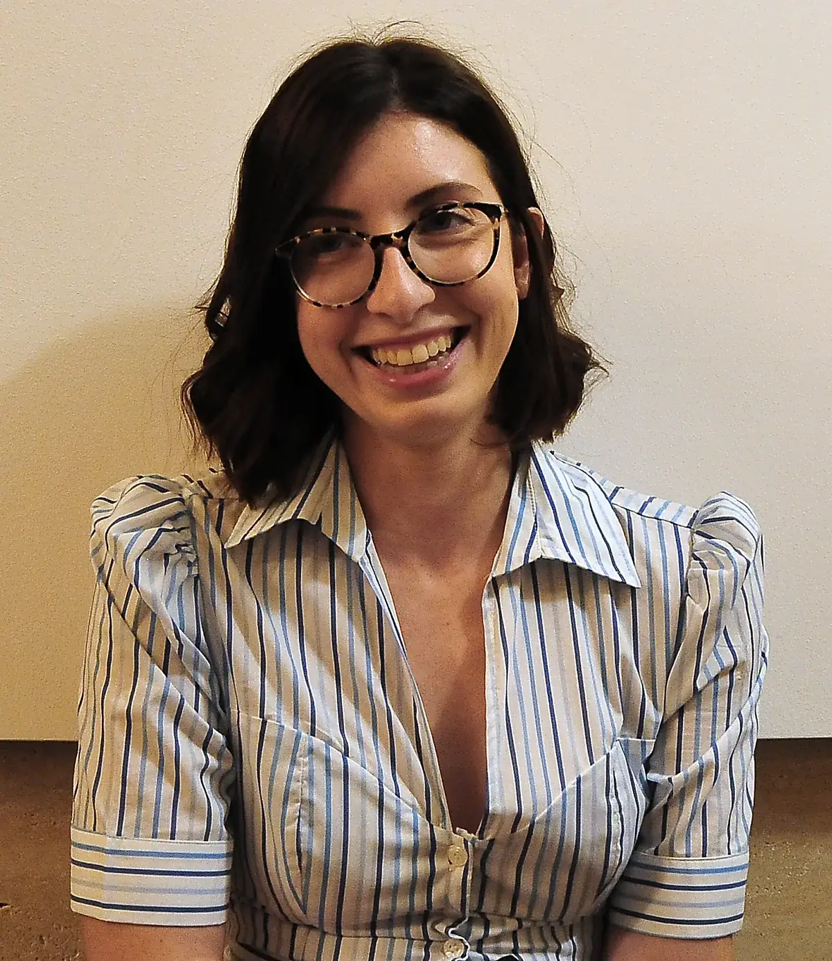 La Dott.ssa Laura Poddighe, psicologa psicoterapeuta a Cagliari, sorridente